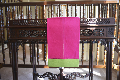 Multicolored Pink Peacock & Macaw Green Hemstitch Guest Towels - Click Image to Close